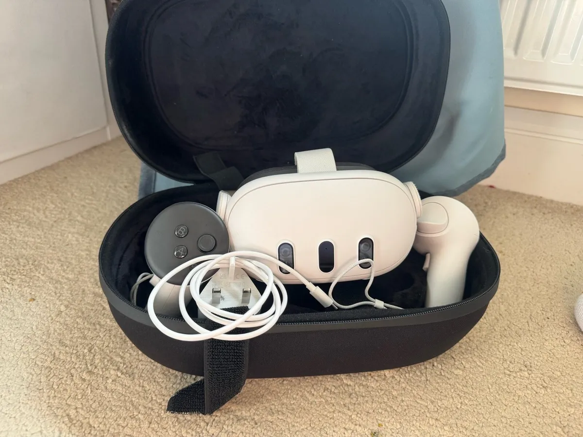 Meta Quest 3 512GB with case - Image 1