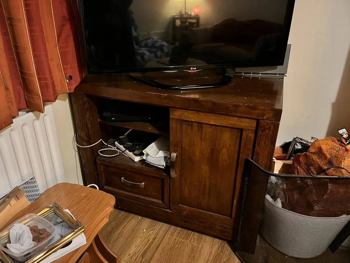 Tv Stand and matching shelve unit - Image 3
