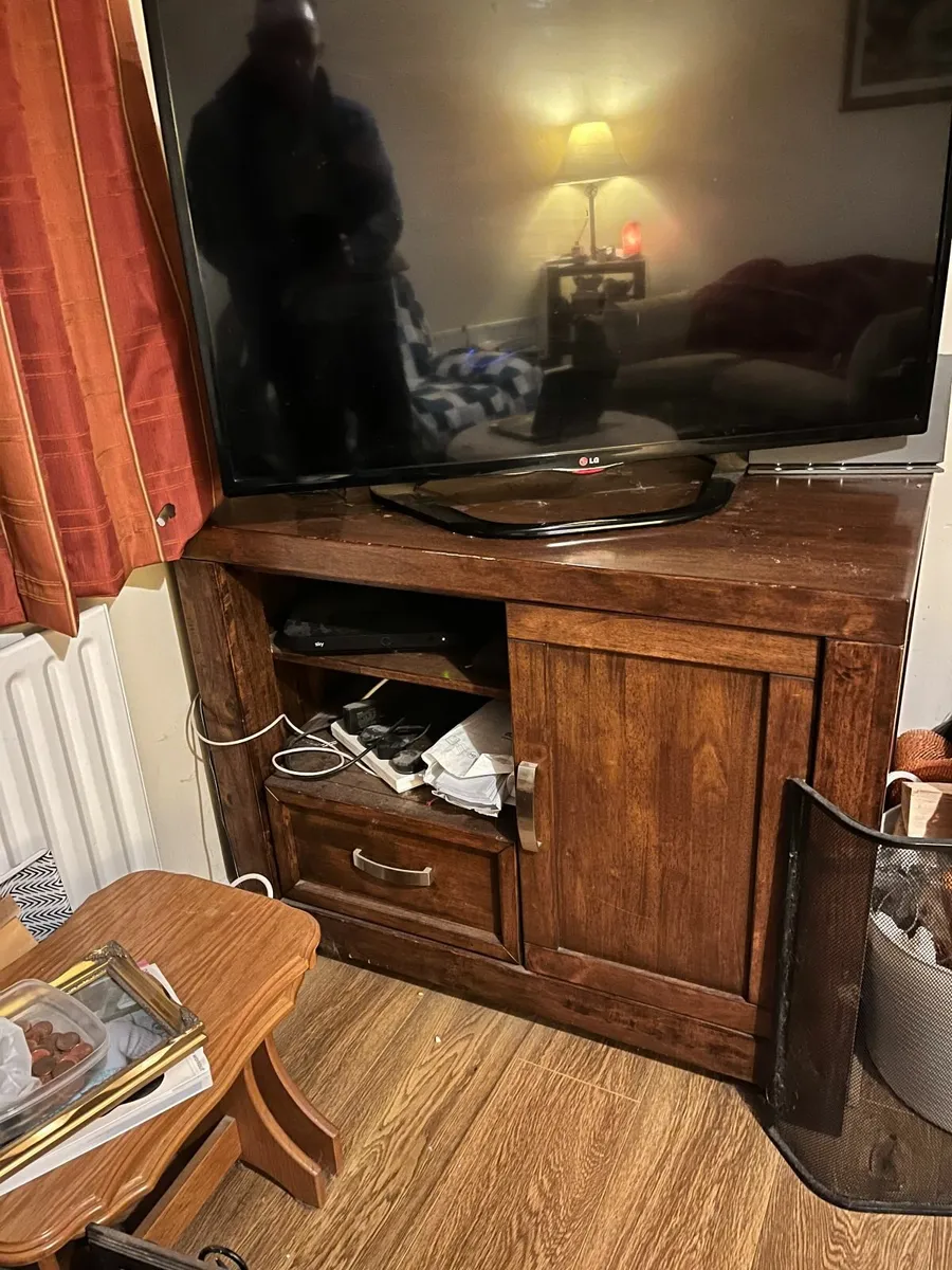 Tv Stand and matching shelve unit - Image 4