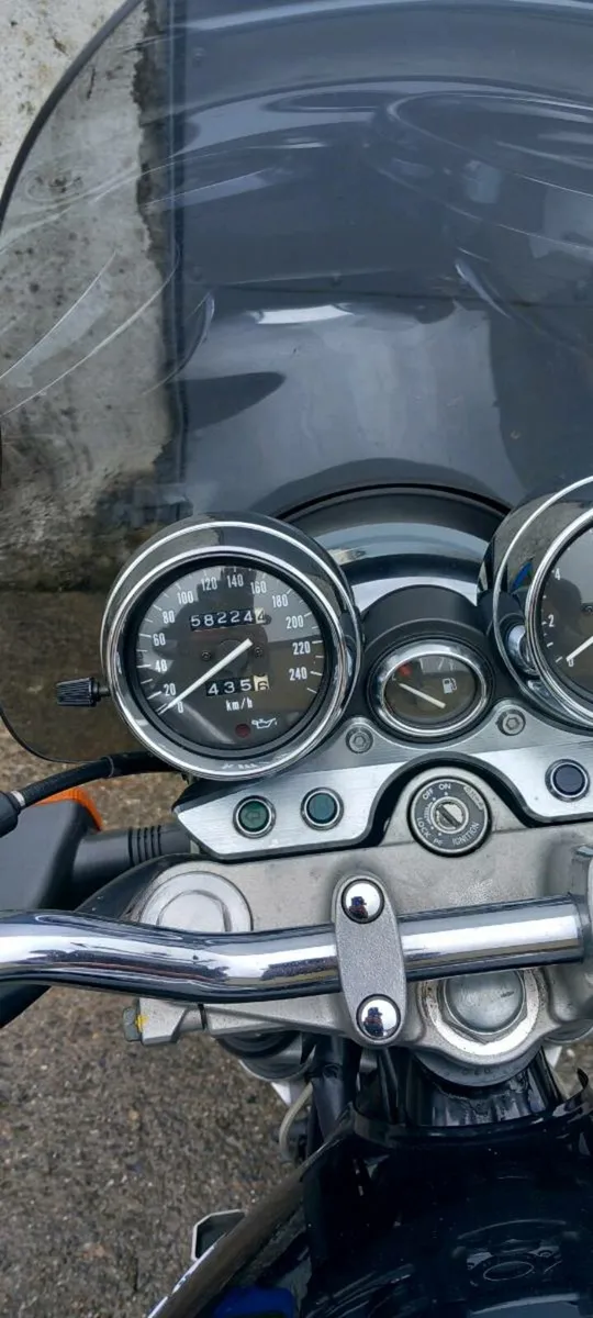 1998 gsx 750. - Image 2