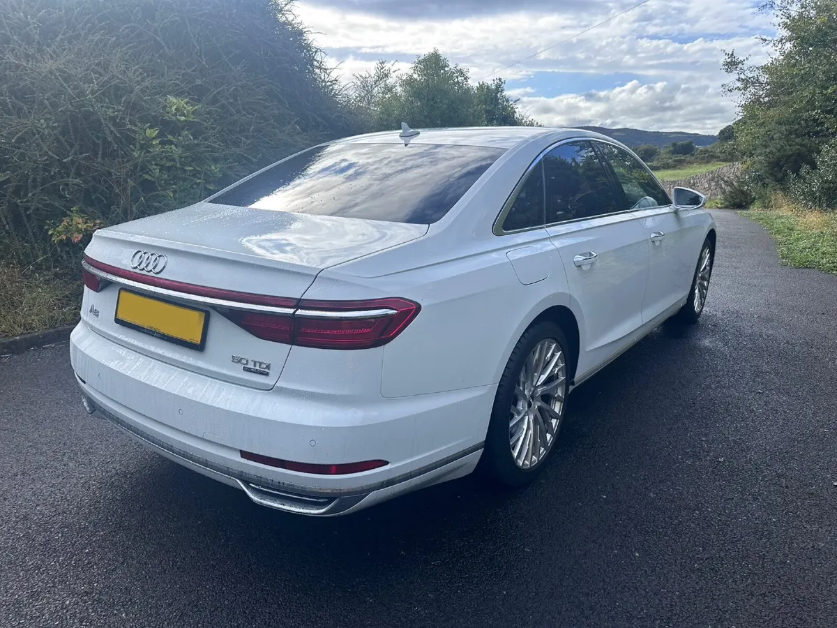 Audi A8 2018 - Image 2