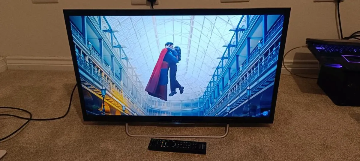Sony Bravia 32 inch Full HD TV - Image 1