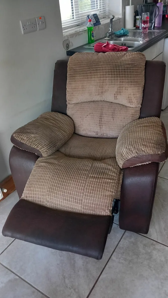 Suite of furniture - Image 2