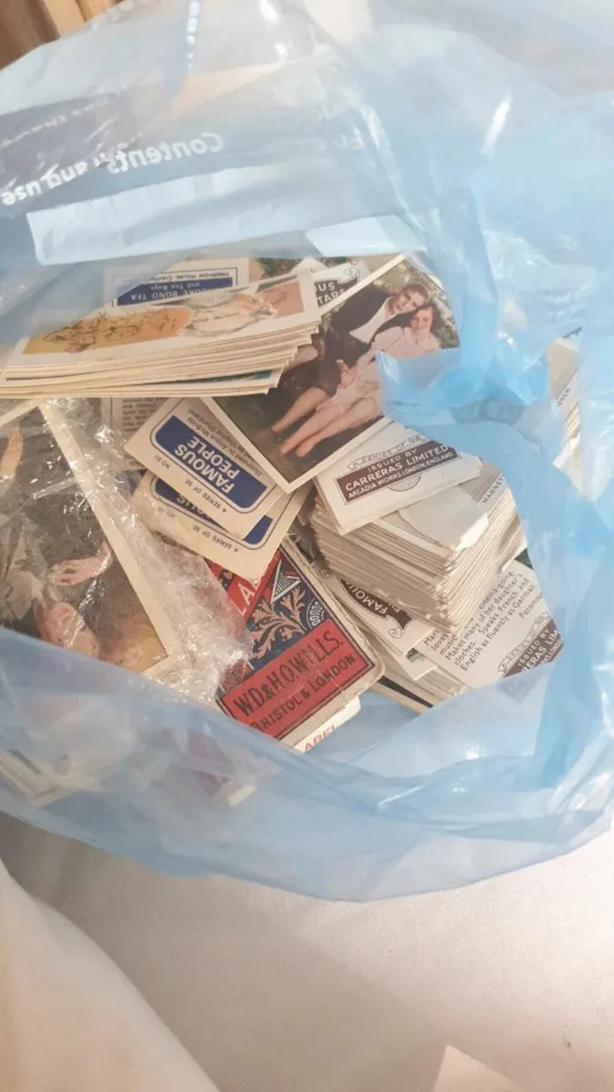 VINTAGE CIGARETTE CARDS FOR SALE - Image 3