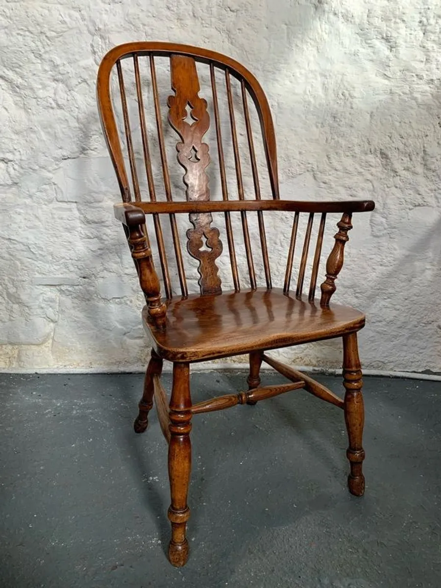 Mid 19th Century Victorian elm and beech Windsor Armchair. - Image 1