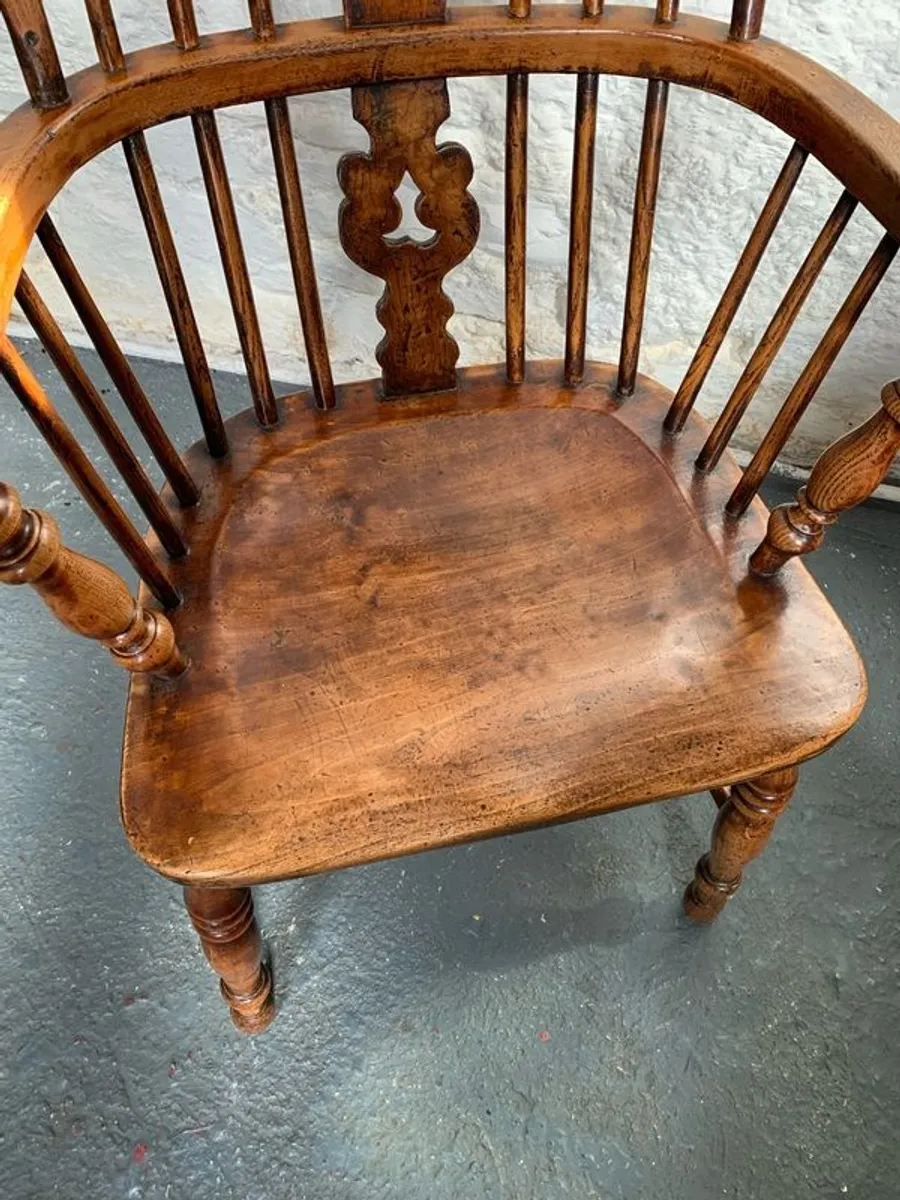 Mid 19th Century Victorian elm and beech Windsor Armchair. - Image 2