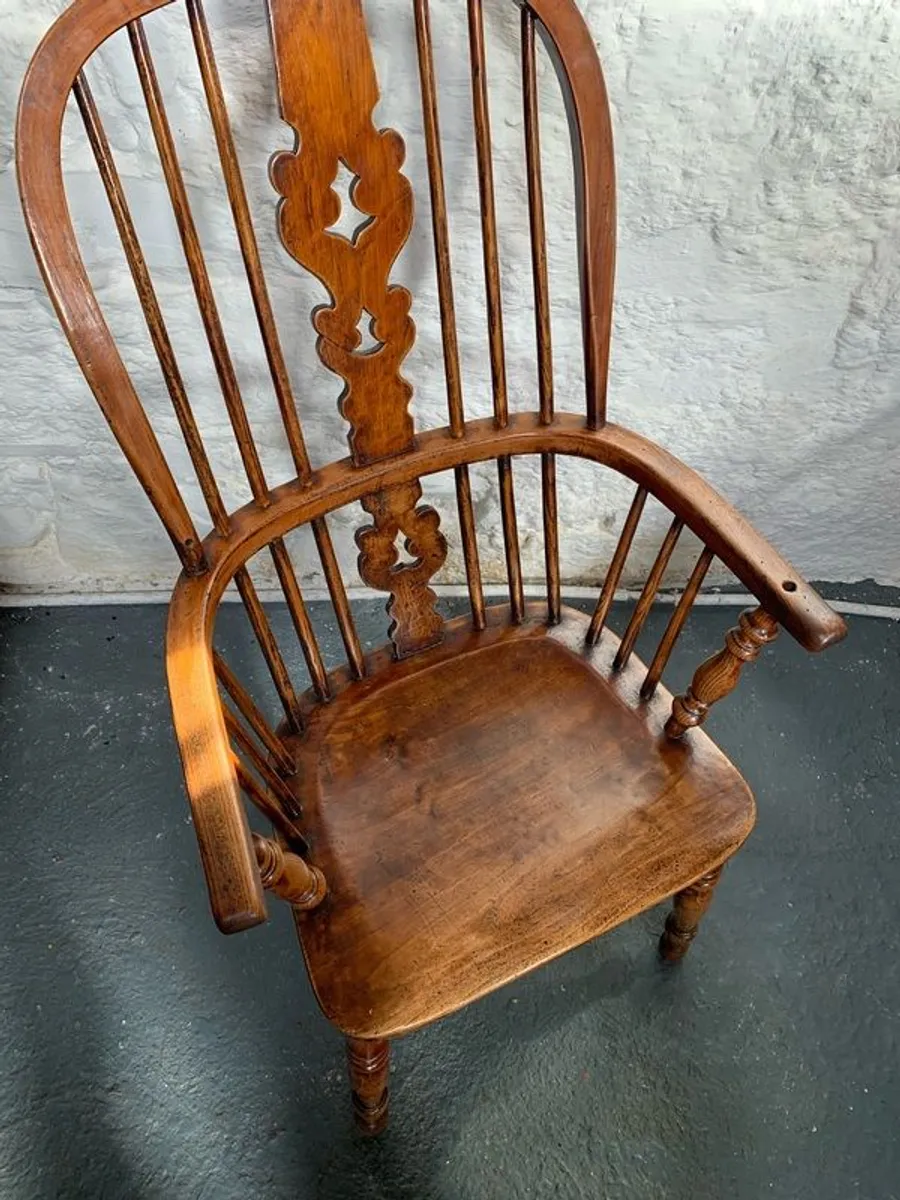 Mid 19th Century Victorian elm and beech Windsor Armchair. - Image 3