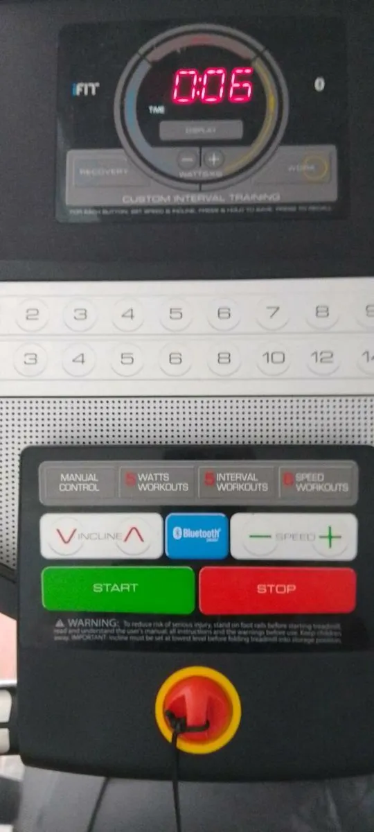 Treadmill and rowing machine - Image 2