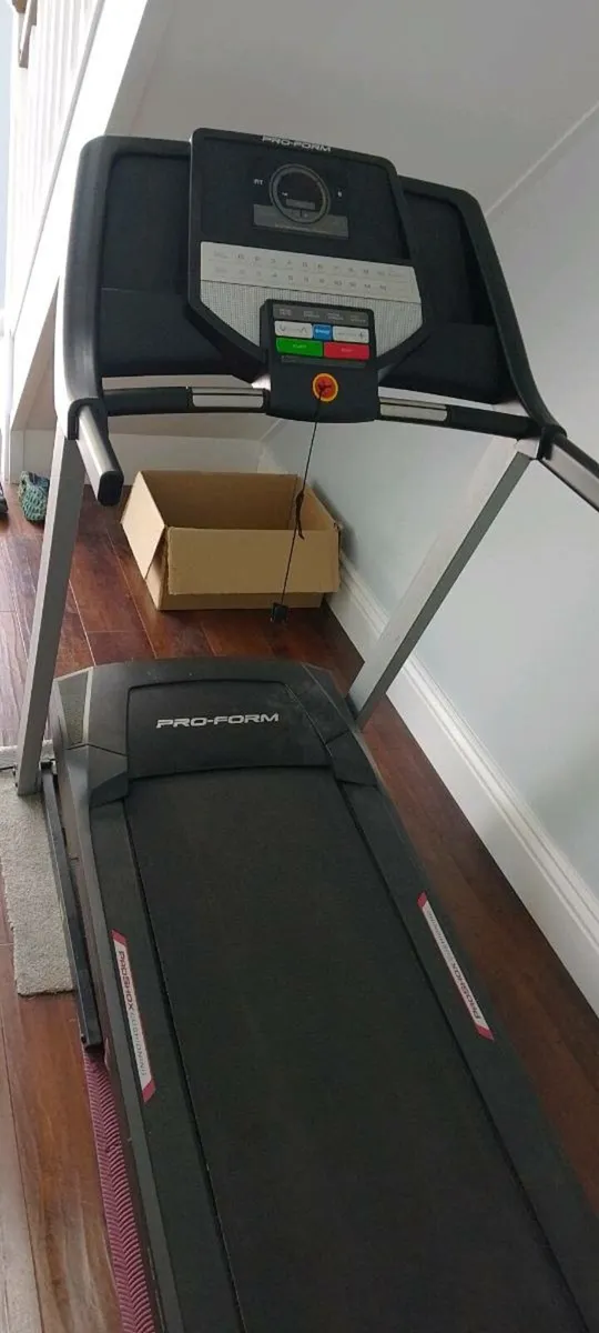 Treadmill and rowing machine - Image 1