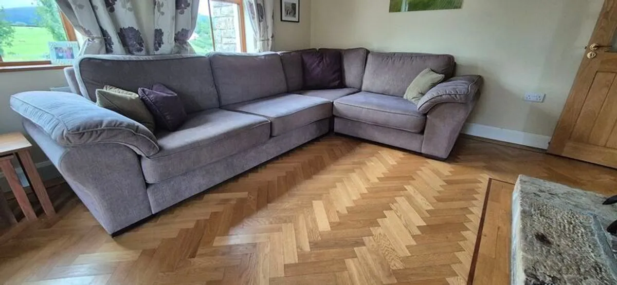 couch - Image 2