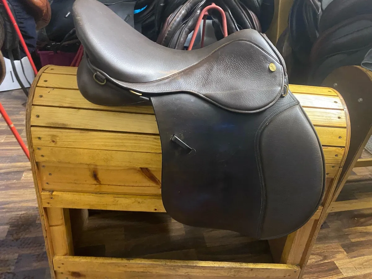 18” GFS brown Leather saddle - Image 1