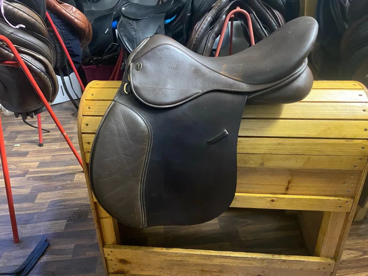 18” GFS brown Leather saddle - Image 2