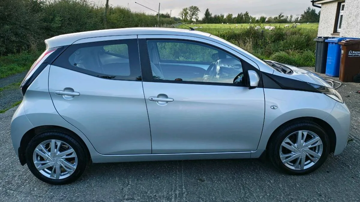 Toyota Aygo 1.0 X-Play. Low milage - Image 4