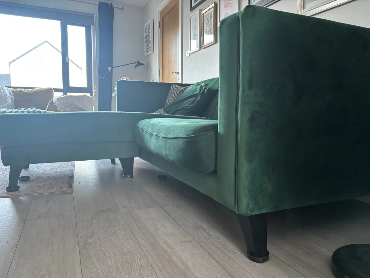Green velvet chaise sofa - Image 3