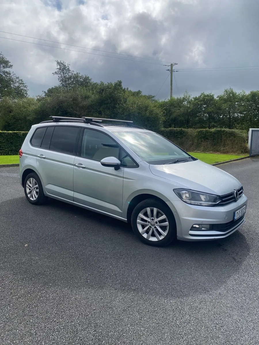 Volkswagen Touran 2017 - Image 1