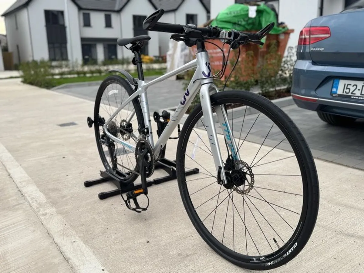 Liv Thrive Hybrid Bike - Image 2