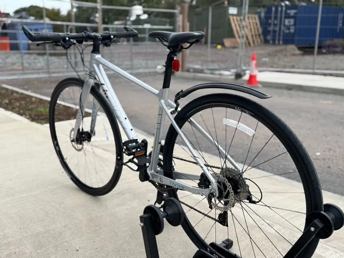 Liv Thrive Hybrid Bike - Image 4