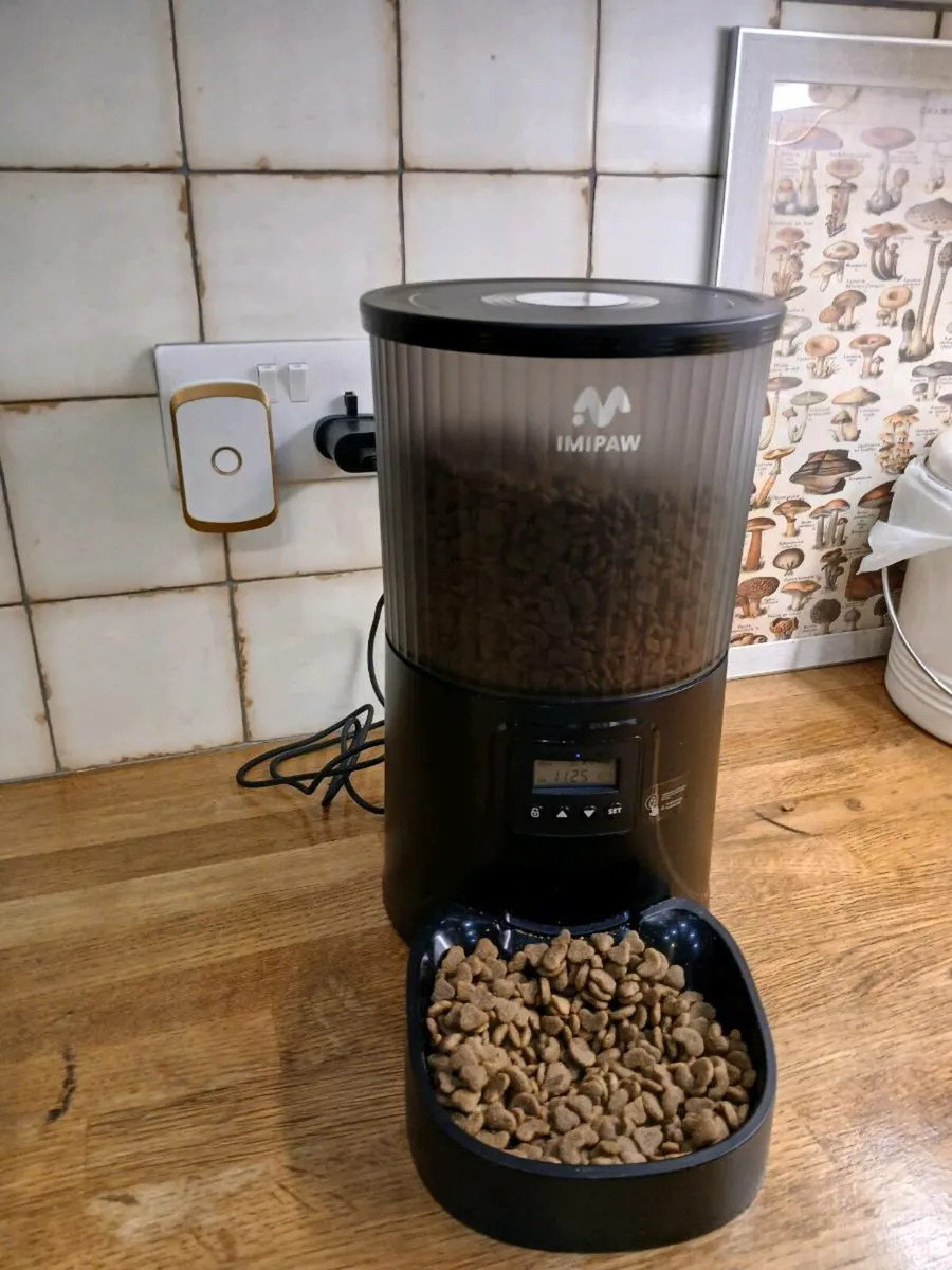 Automatic pet feeder - Image 1