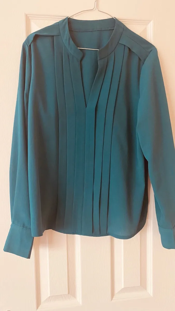 Ladies clothes - Image 1