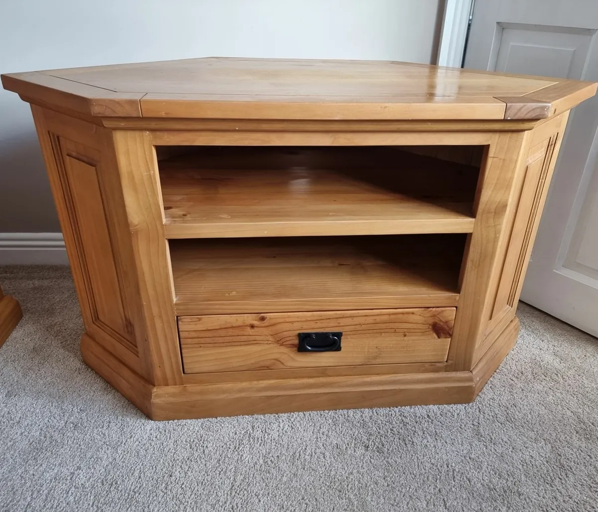 Corner TV Unit - Image 1