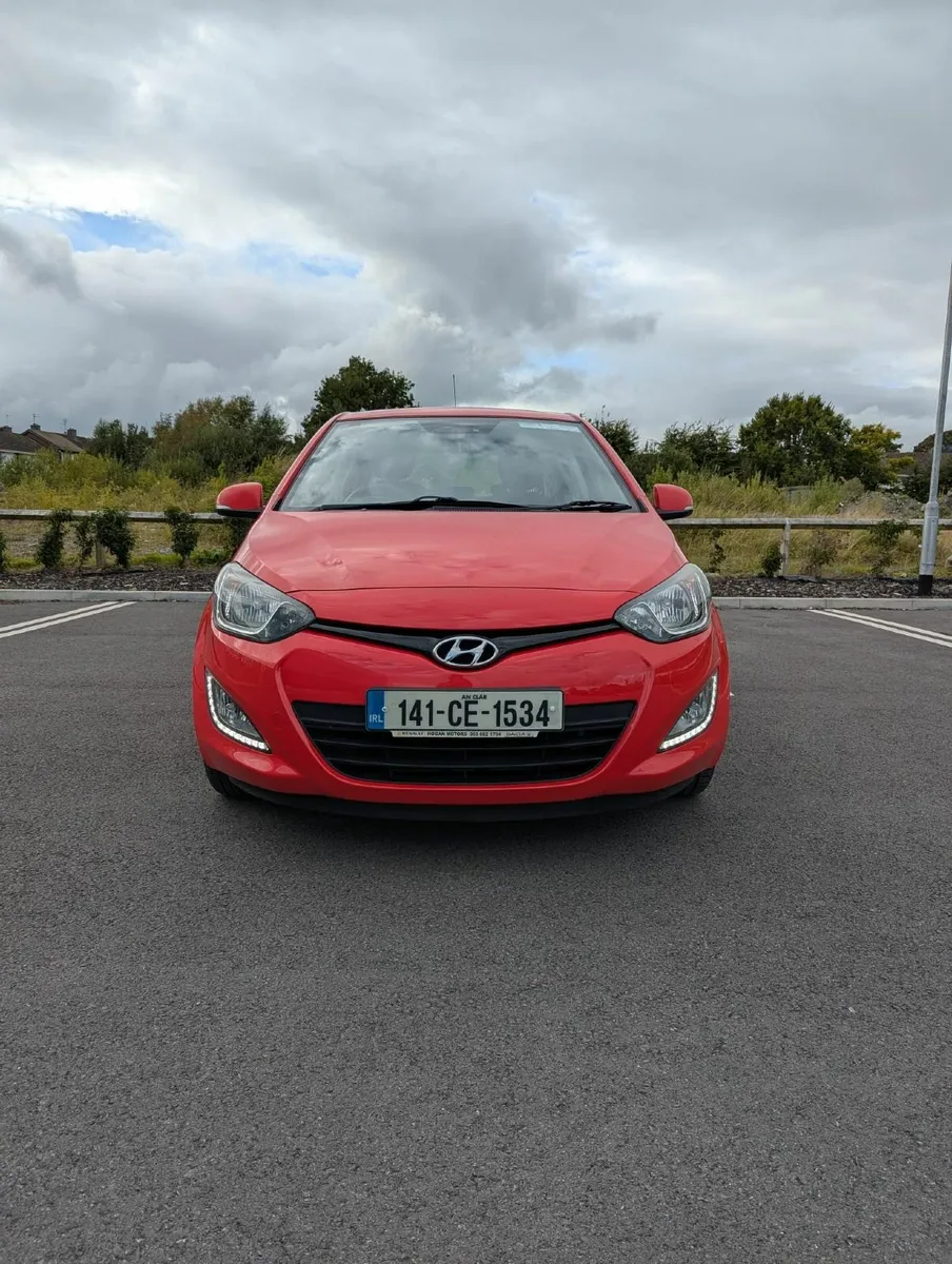 Hyundai i20 Premium 2014 AUTOMATIC - Image 1
