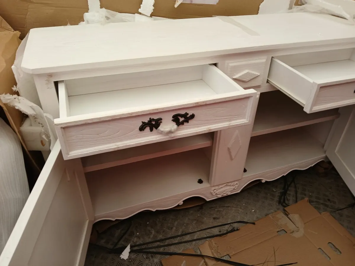 Dresser cabbinet old style new 👌 traditional - Image 1