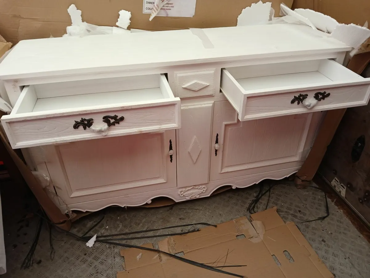 Dresser cabbinet old style new 👌 traditional - Image 3