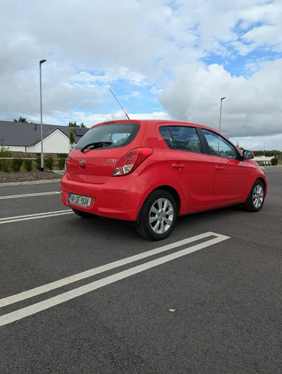 Hyundai i20 Premium 2014 AUTOMATIC - Image 4
