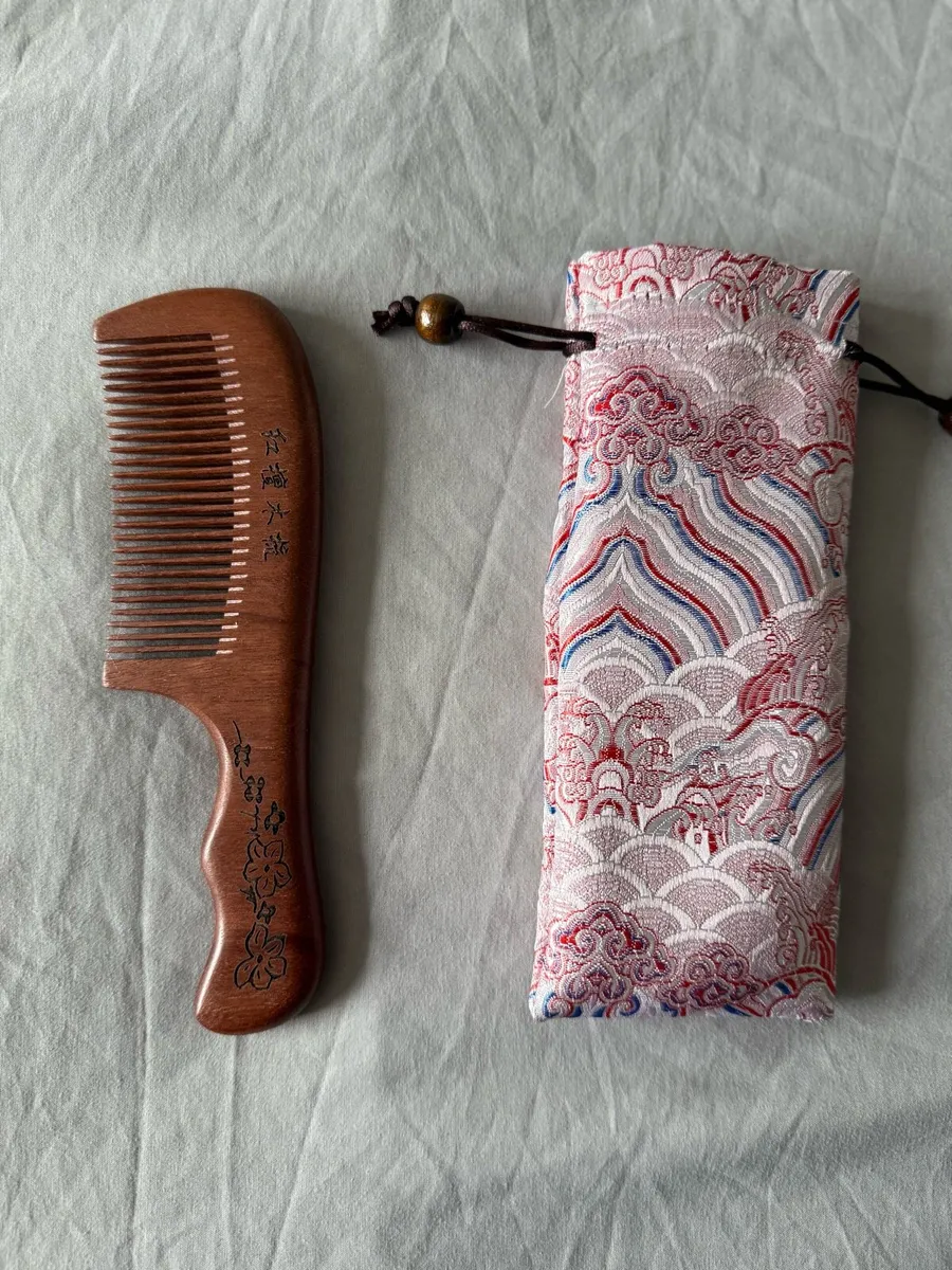 Brand new Chinese wood hair comb - Image 1