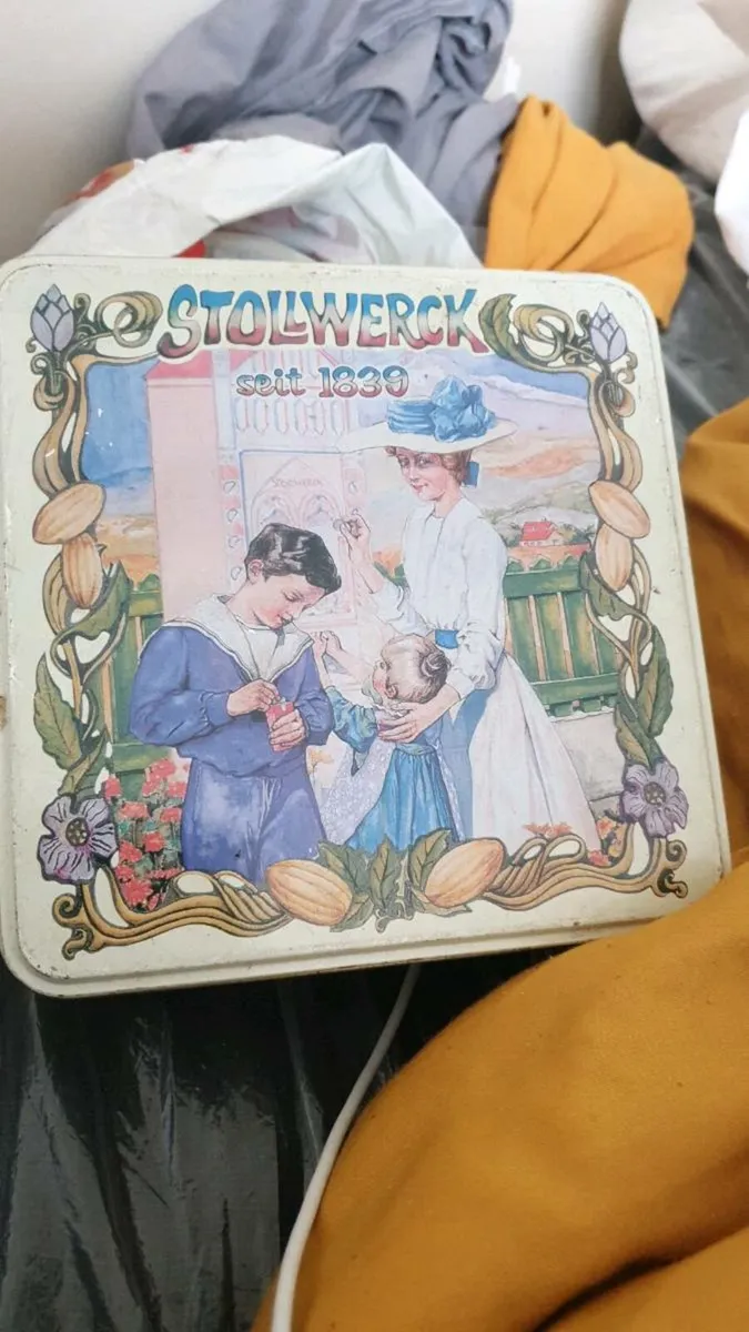 OLD VINTAGE TIN - Image 1