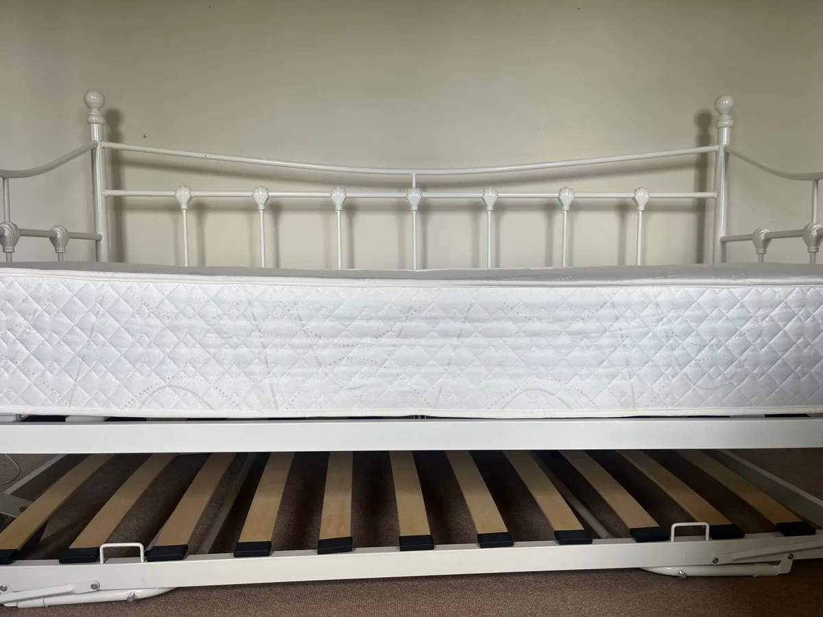 Daybed with Trundle & Matress Single Bed - Image 1