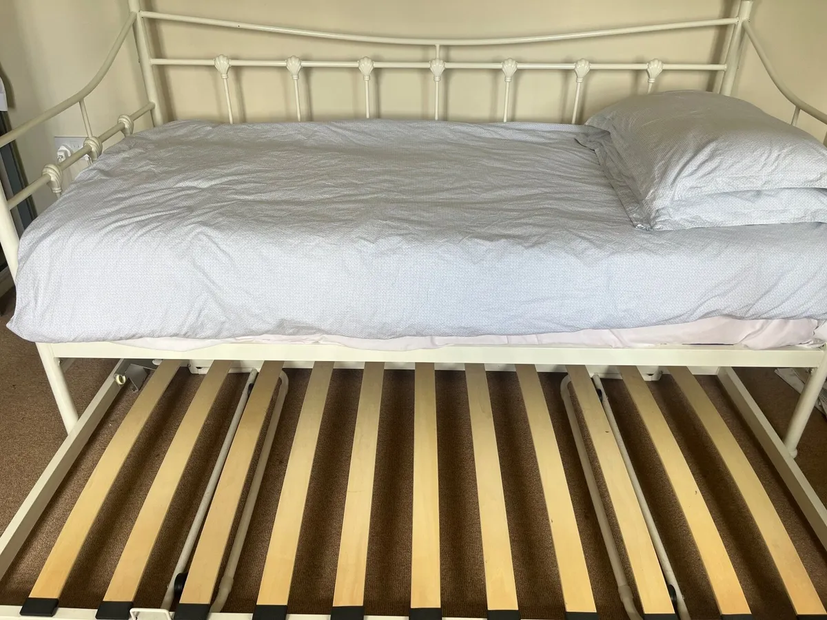 Daybed with Trundle & Matress Single Bed - Image 2