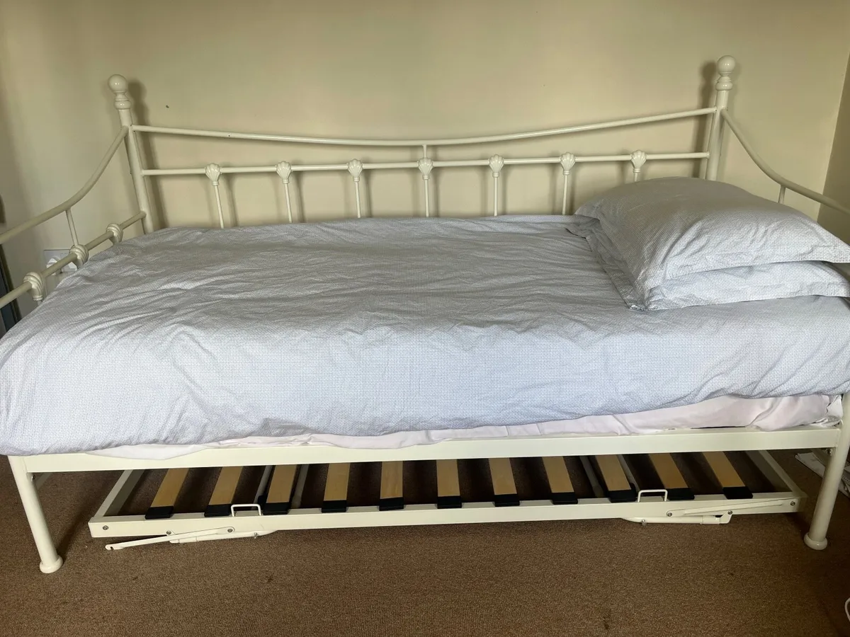 Daybed with Trundle & Matress Single Bed - Image 3