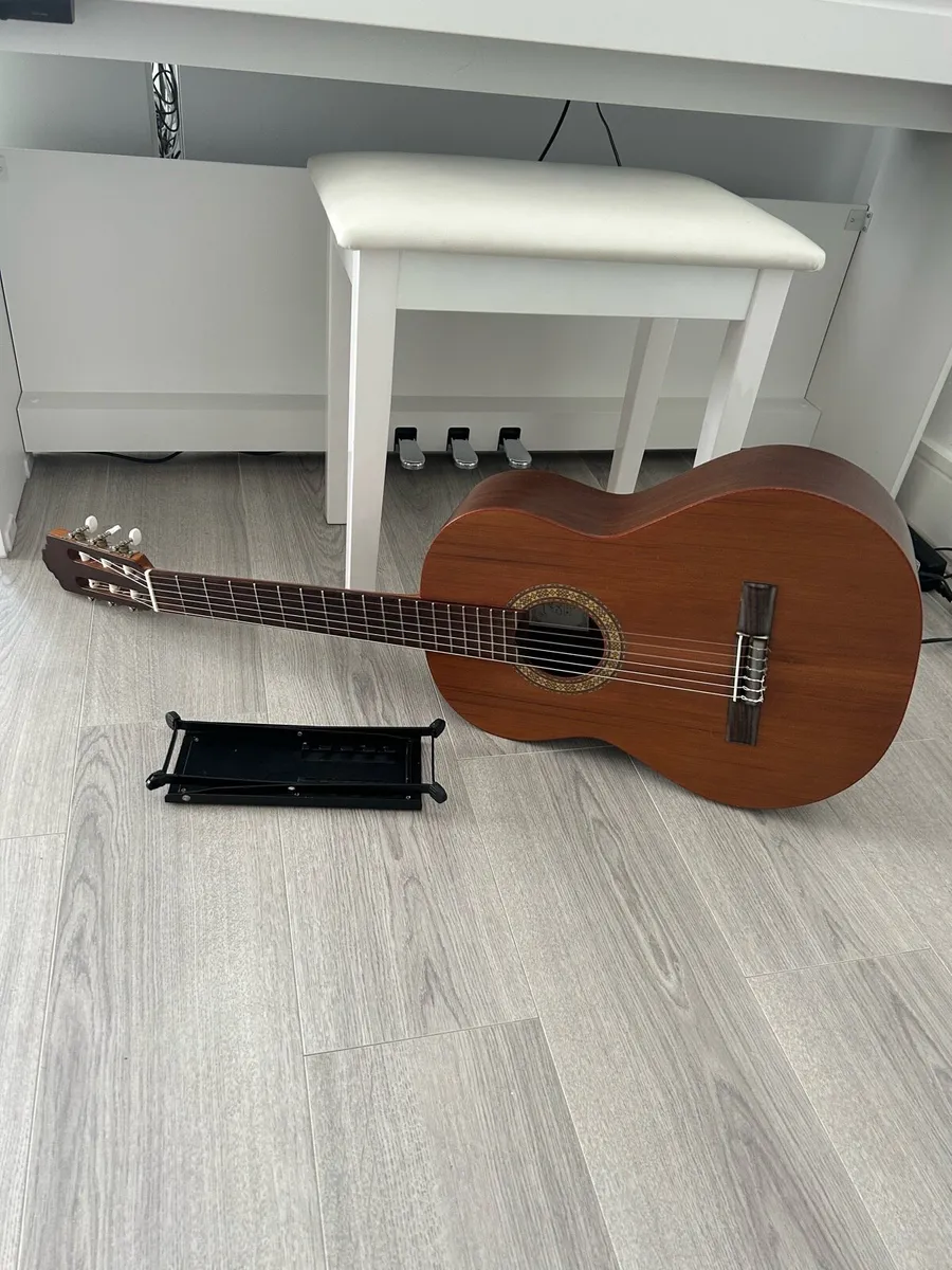 Guitar - Image 4