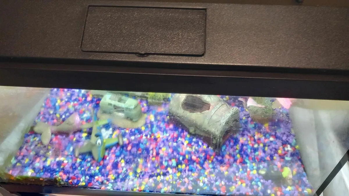Fish Tank - Image 2