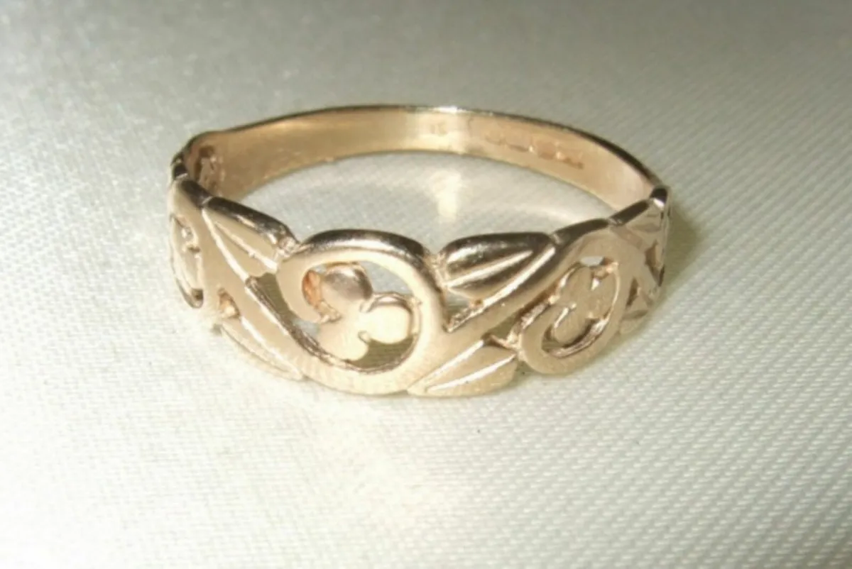 Vintage Hallmarked 9ct Gold 'Cherry' Wedding Band - Image 2