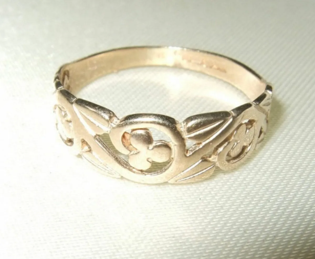 Vintage Hallmarked 9ct Gold 'Cherry' Wedding Band - Image 4