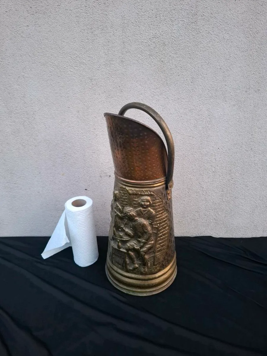 Copper and brass coal bucket postage possible - Image 1