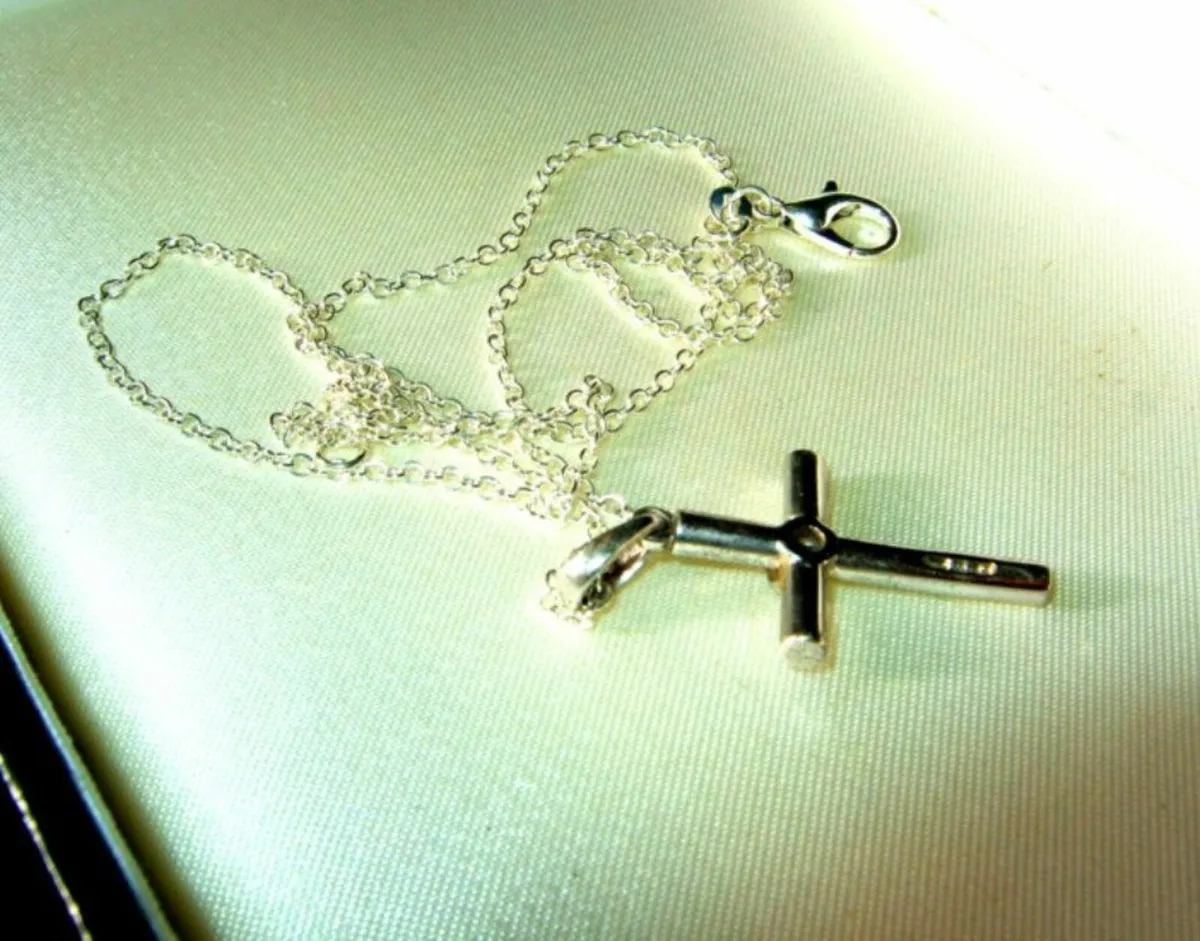 Vintage Hallmarked 9ct Diamond Cross & Chain - Image 4