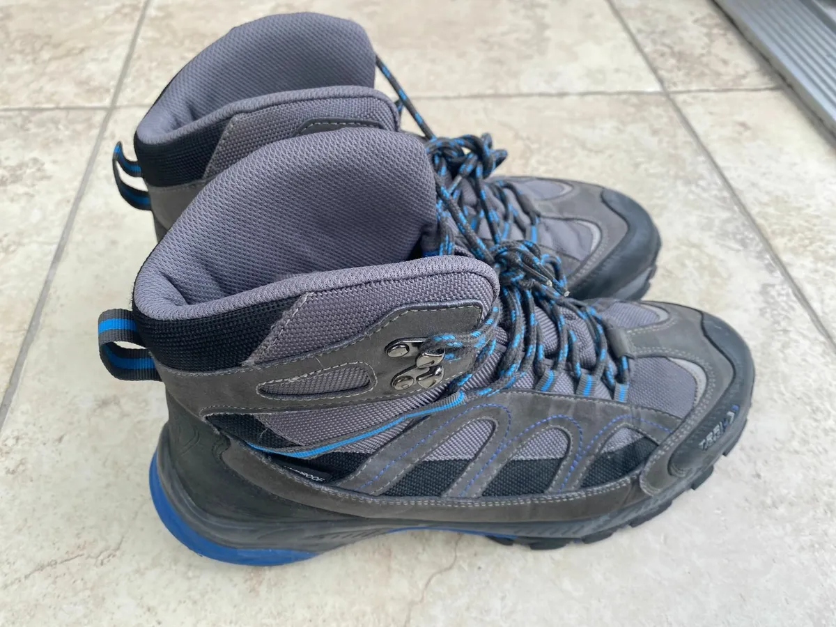 Hiking boots - Image 1