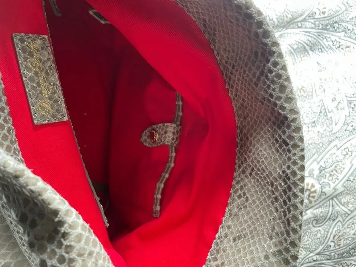 Dooney and Bourke NWOT grey snakeskin shoulder tote - Image 4