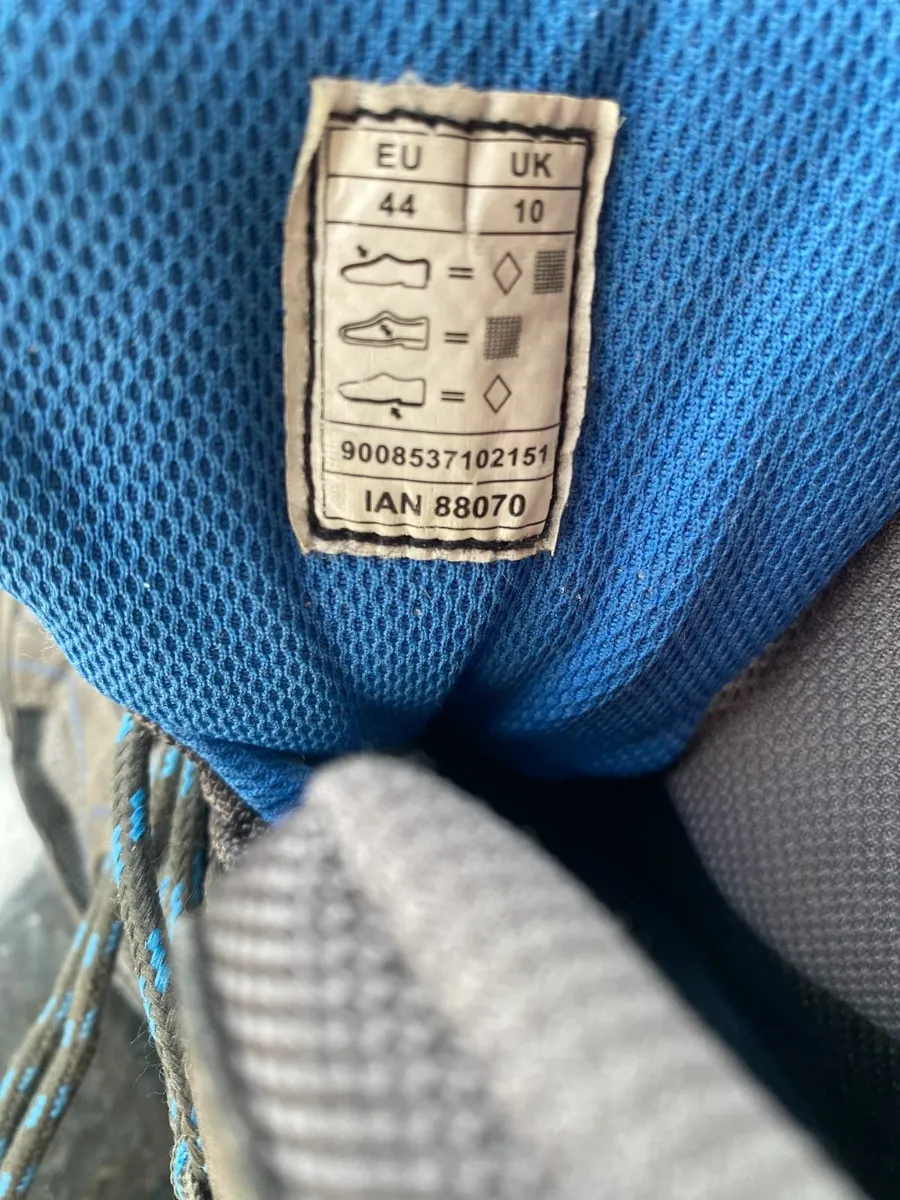 Hiking boots - Image 3