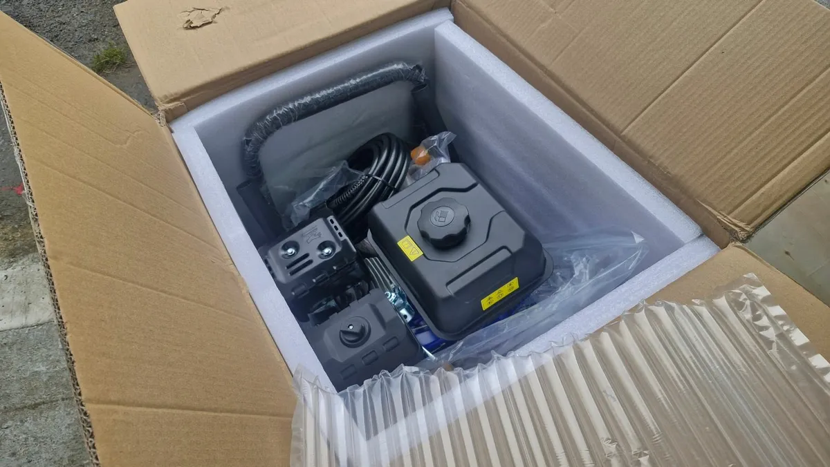 Petrol power washer - Image 1
