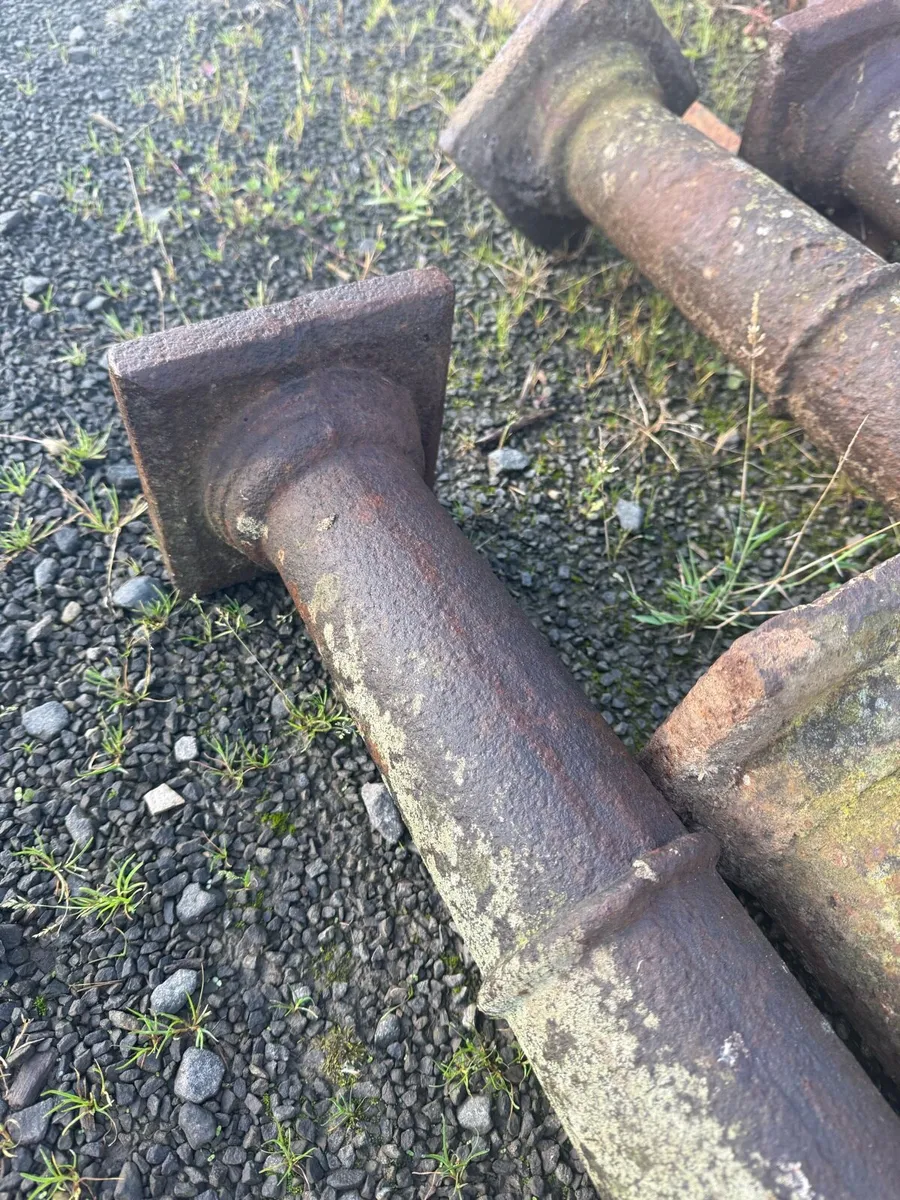 Four matching  cast iron antique upright posts - Image 1