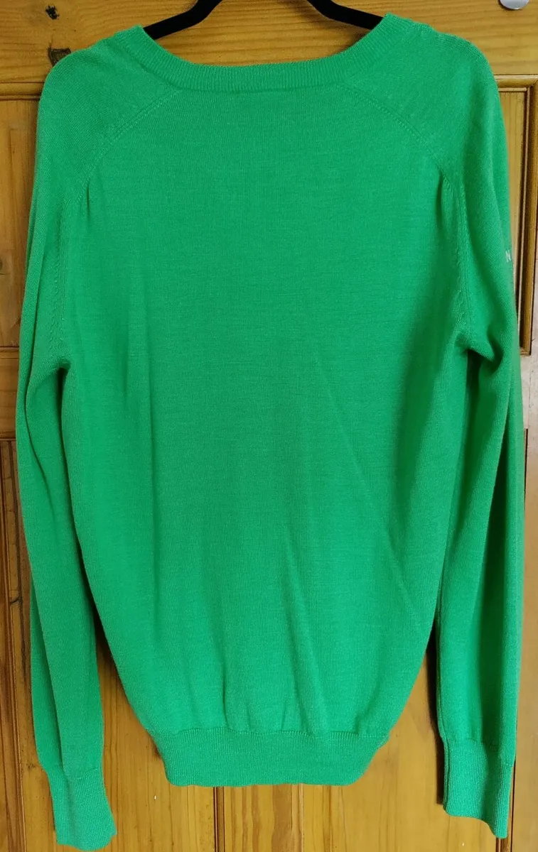 Galvin Green V Neck L New - Image 4