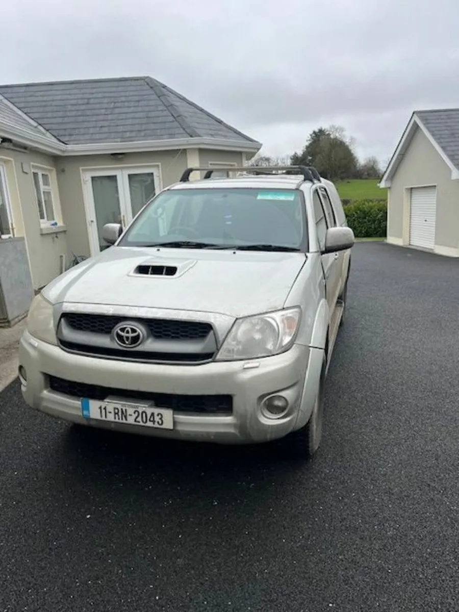 Toyota Hilux 2011 - Image 2