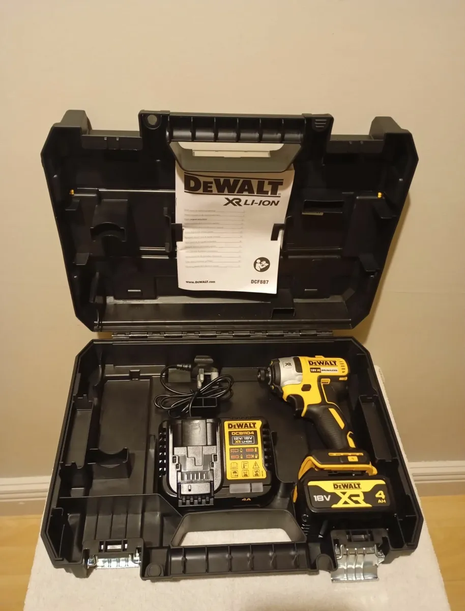 DeWalt dcf887 Impact Driver - Image 1