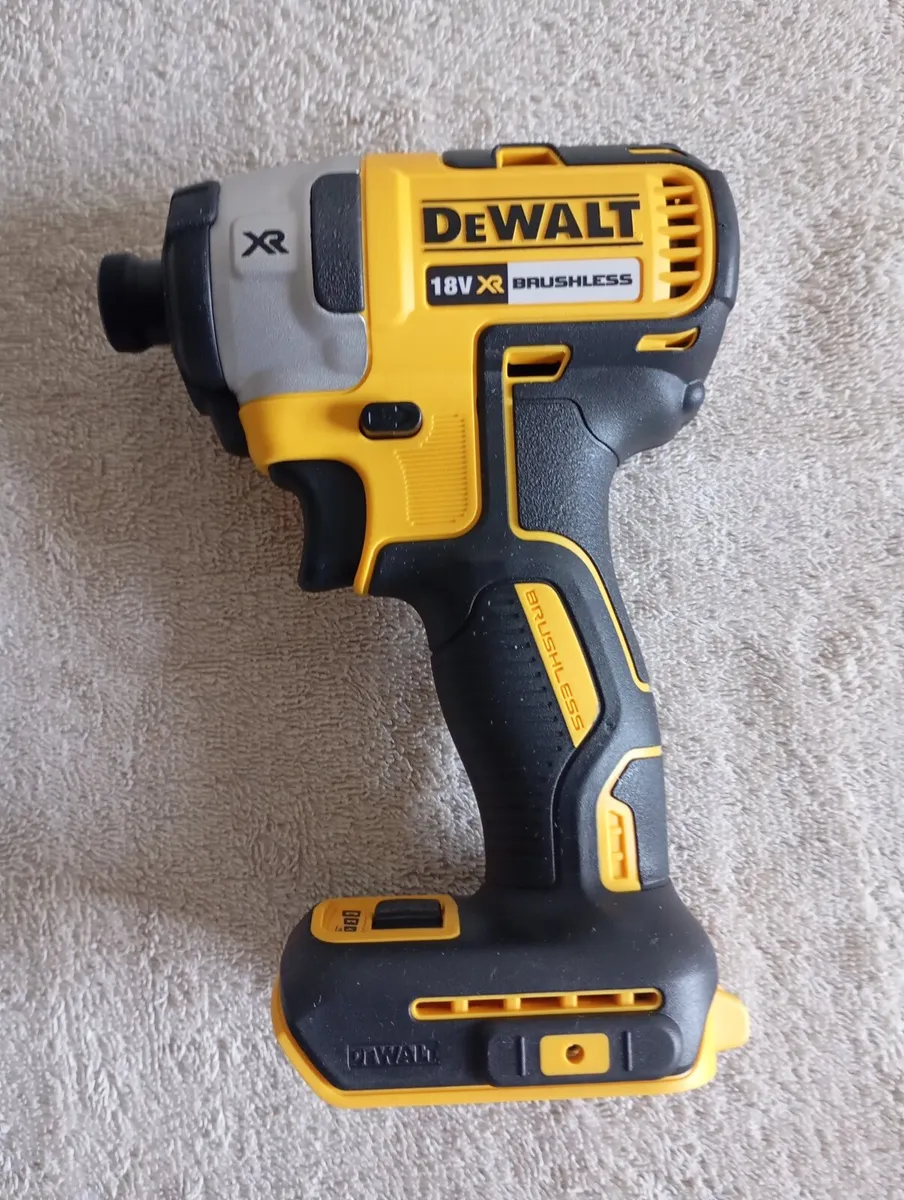 DeWalt dcf887 Impact Driver - Image 3