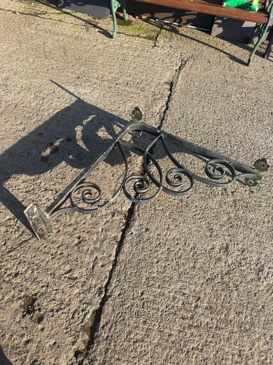 Metal brackets with three feet sides. - Image 2