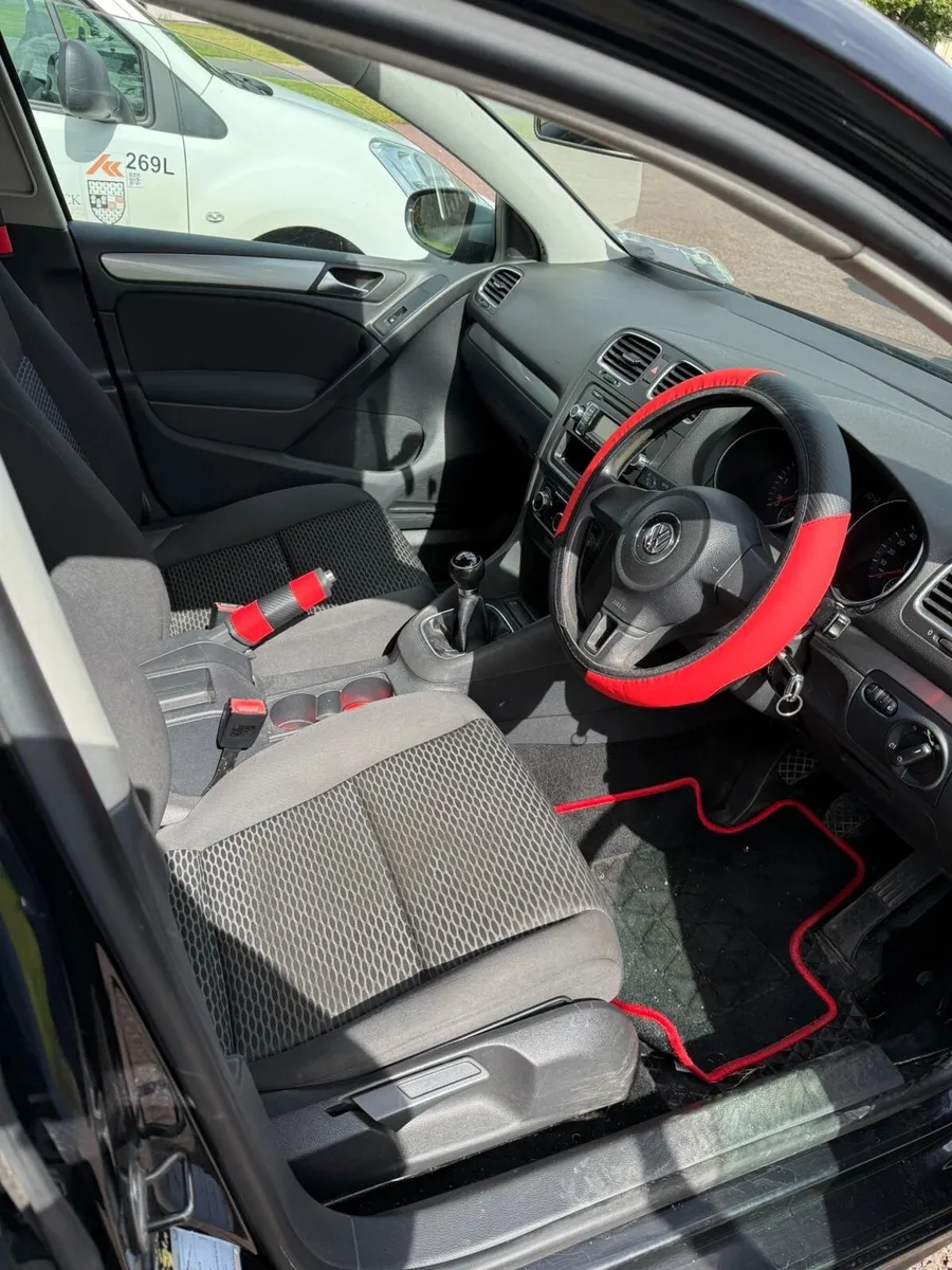 Volkswagen Golf 2010 - Image 1